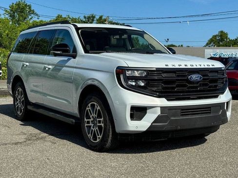 Used 2025 Ford Expedition Active AWD/4WD image 1