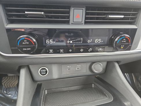 Used 2023 Nissan Rogue SV image 20