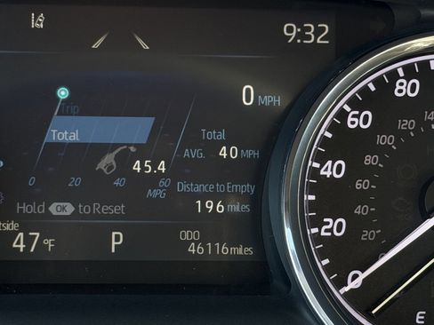 Used 2020 Toyota Camry XLE image 27