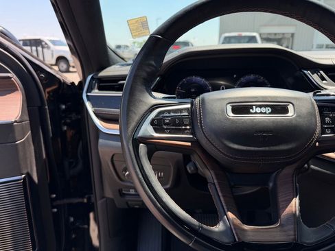 Used 2023 Jeep Grand Cherokee Summit w/ Luxury Tech Group V AWD/4WD image 19
