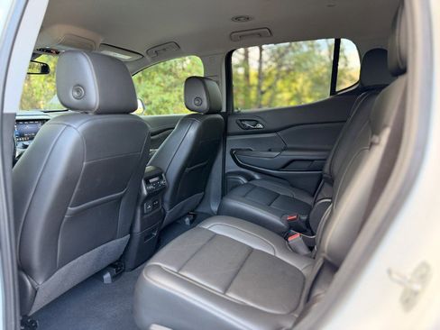 Used 2022 GMC Acadia SLT w/ Elevation Edition image 24