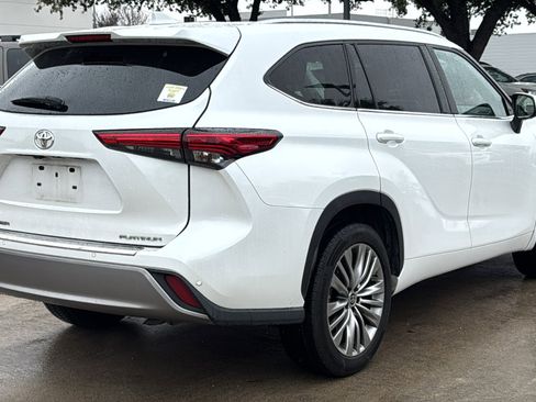 Used 2022 Toyota Highlander Platinum image 7