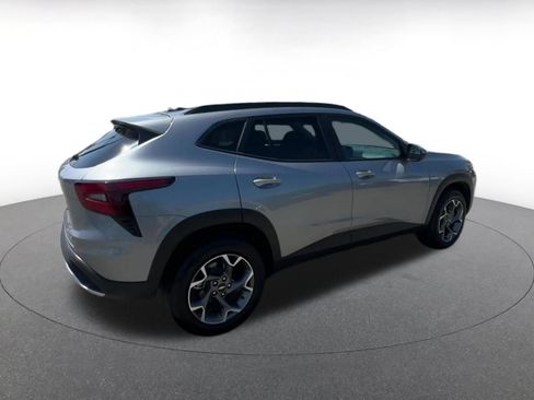 Used 2025 Chevrolet Trax LT FWD image 14