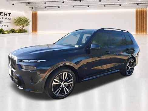 Used 2023 BMW X7 xDrive40i w/ M Sport Package AWD/4WD image 4