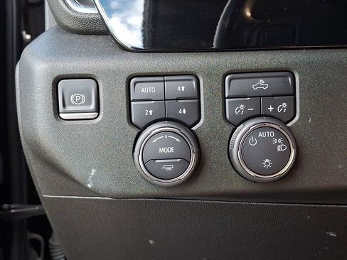 Used 2023 Chevrolet Silverado 1500 LT AWD/4WD image 23