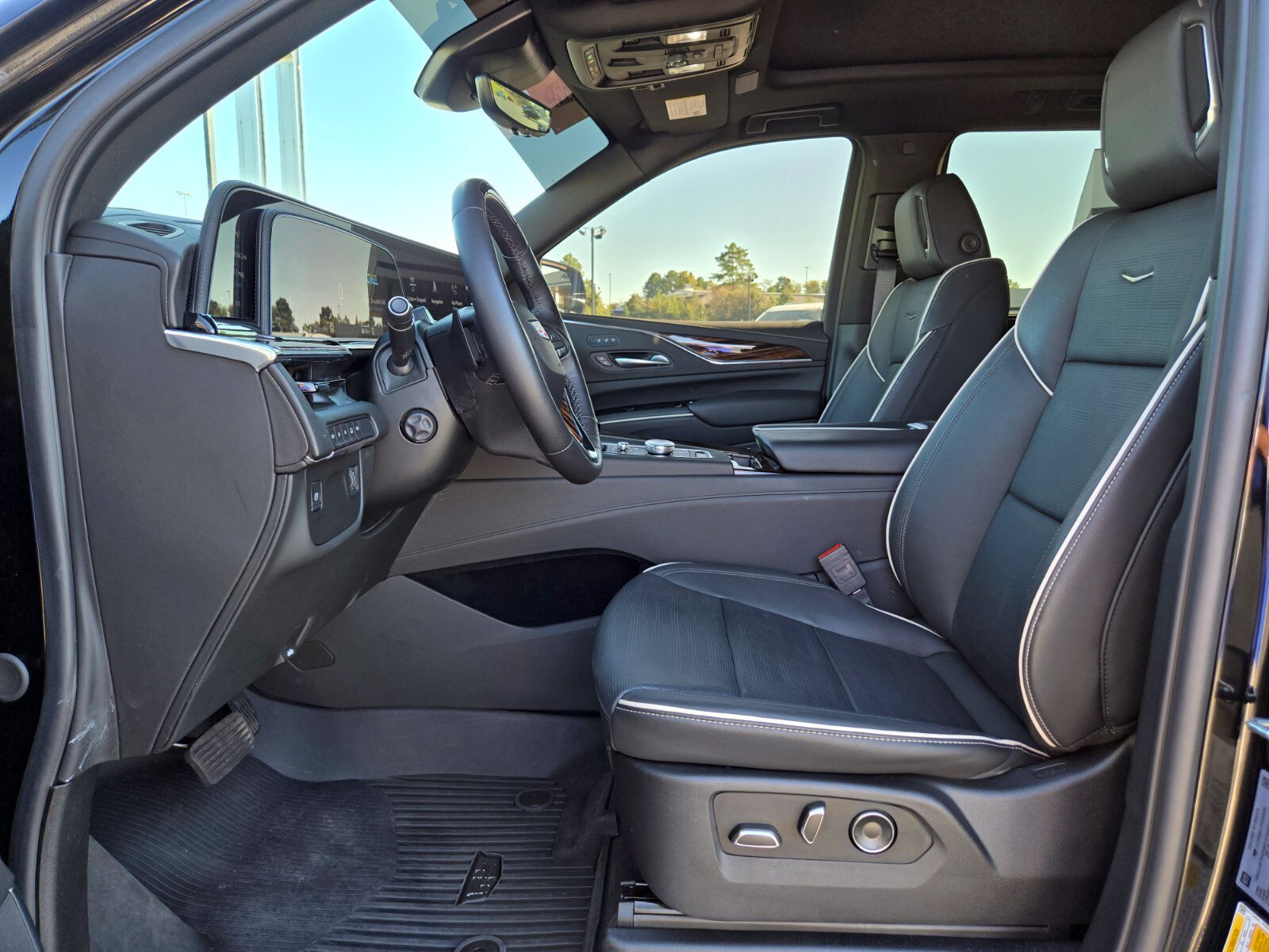 Used 2024 Cadillac Escalade Premium Luxury AWD/4WD image 9