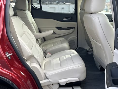 Used 2023 GMC Acadia Denali w/ Denali Ultimate Package image 13