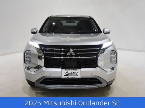 New 2025 Mitsubishi Outlander SE image 2