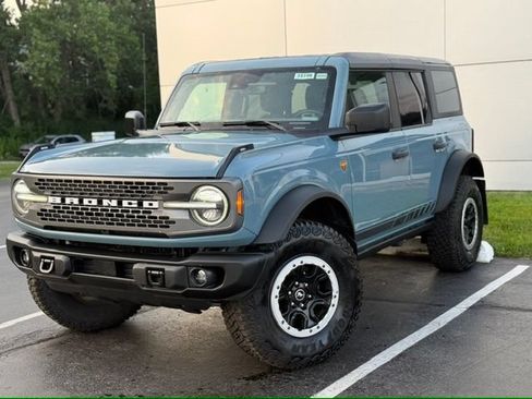 Used 2022 Ford Bronco Badlands w/ Sasquatch Package AWD/4WD image 2