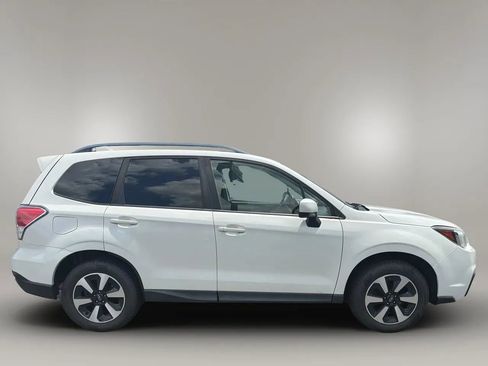 Used 2017 Subaru Forester 2.5i Premium AWD/4WD image 5