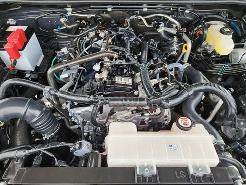Certified 2025 Toyota 4Runner SR5 AWD/4WD image 28