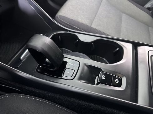 Used 2023 Volvo XC40 B5 Core image 16