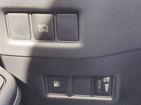 Used 2020 Toyota C-HR LE image 29