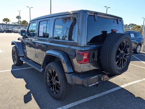 Used 2021 Jeep Wrangler Unlimited Sahara w/ Cold Weather Group image 6