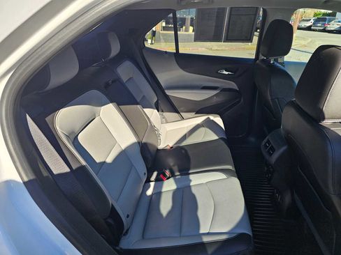 Used 2018 Chevrolet Equinox Premier image 12