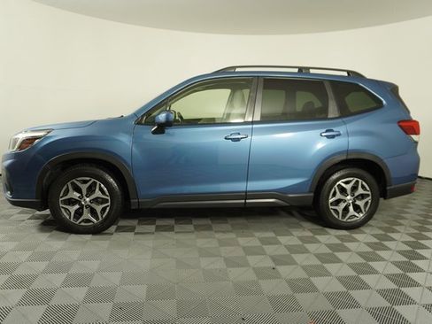 Used 2019 Subaru Forester Premium w/ All-Weather Package image 4