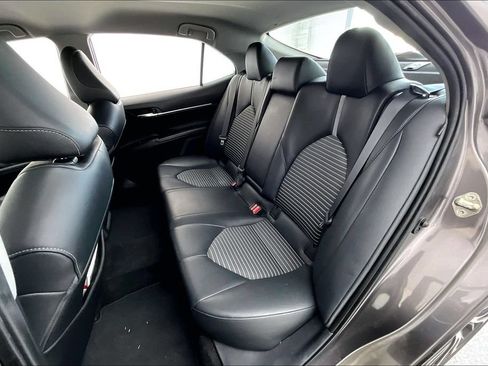 Used 2020 Toyota Camry SE FWD image 31