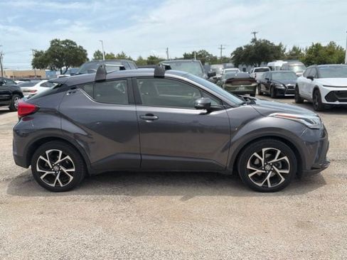 Used 2020 Toyota C-HR XLE FWD image 5