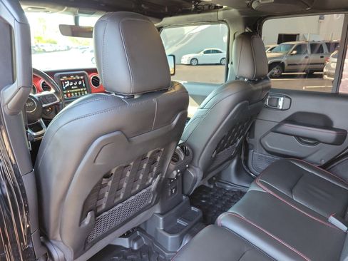 Used 2021 Jeep Wrangler Unlimited Rubicon w/ Xtreme Recon 35" Tire Package image 11