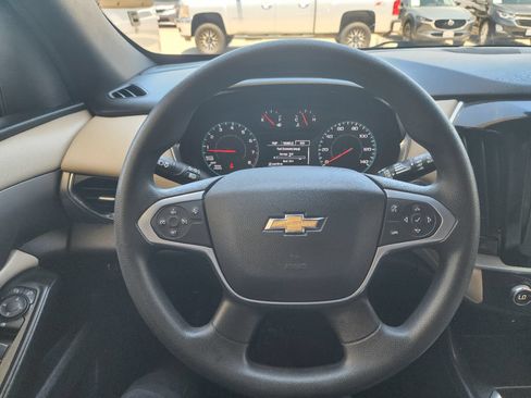 Used 2022 Chevrolet Traverse LS FWD image 21