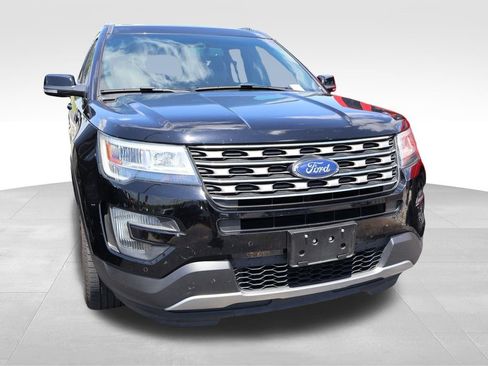 Used 2016 Ford Explorer XLT w/ Equipment Group 202A AWD/4WD image 11
