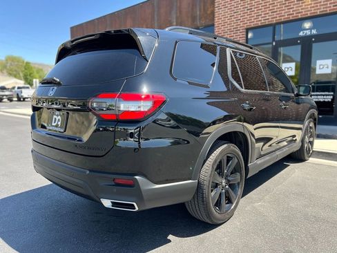 Used 2025 Honda Pilot Black Edition image 31