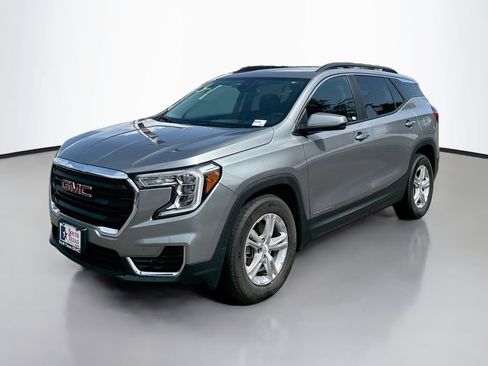 Used 2024 GMC Terrain SLE w/ Driver Convenience Package FWD image 3