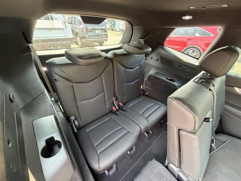 Used 2025 Cadillac XT6 Luxury AWD/4WD image 33