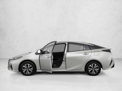 Used 2017 Toyota Prius Prime Advanced image 9