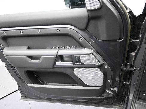 Used 2023 Land Rover Defender 130 X-Dynamic SE image 25