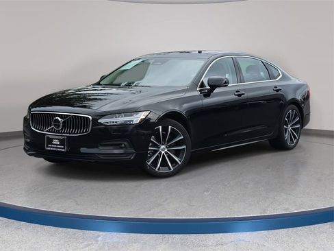 Used 2022 Volvo S90 B6 Momentum w/ Advanced Package image 1