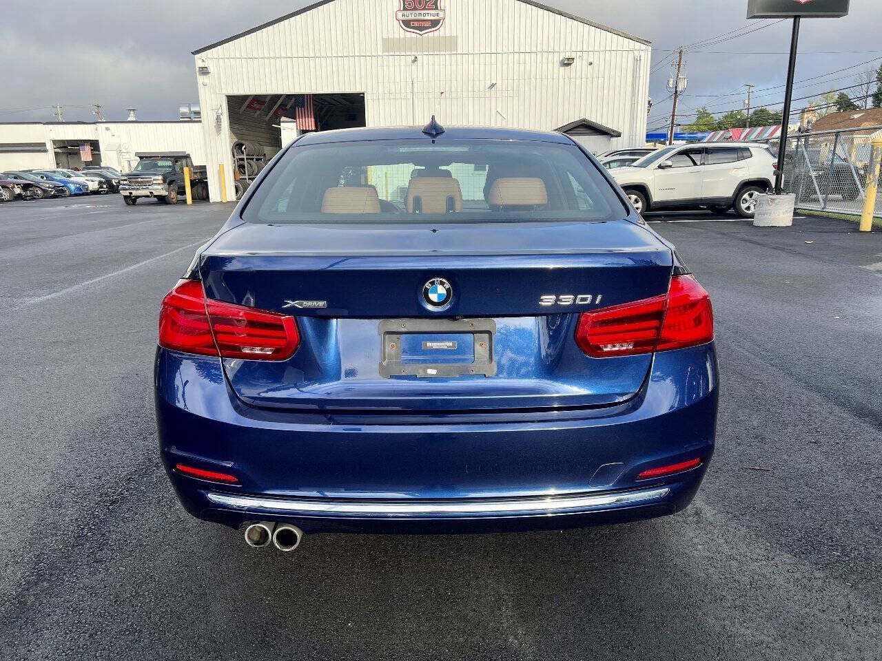 Used 2018 BMW 330i xDrive Sedan w/ Premium Package AWD/4WD image 4