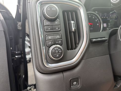 Certified 2022 Chevrolet Silverado 1500 LTZ w/ LTZ Premium Package AWD/4WD image 33