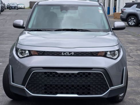 Used 2025 Kia Soul LX w/ LX Technology Package FWD image 4