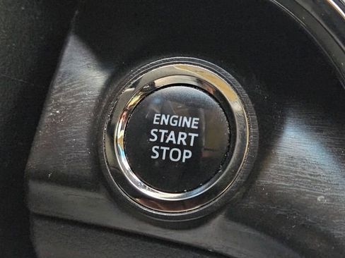 Used 2017 Toyota Avalon XLE image 21