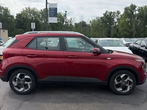 Used 2024 Hyundai Venue SEL FWD image 5