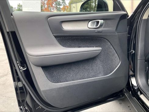 Used 2025 Volvo XC40 B5 Core w/ Protection Package Premier image 26