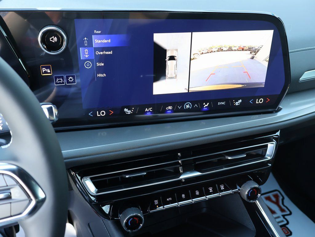 New 2026 Chevrolet Traverse LT w/ Driver Confidence Package FWD image 22