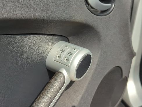 Used 2005 Mercedes-Benz SLK 350 image 11