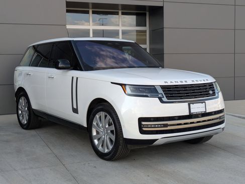 Used 2023 Land Rover Range Rover SE image 3