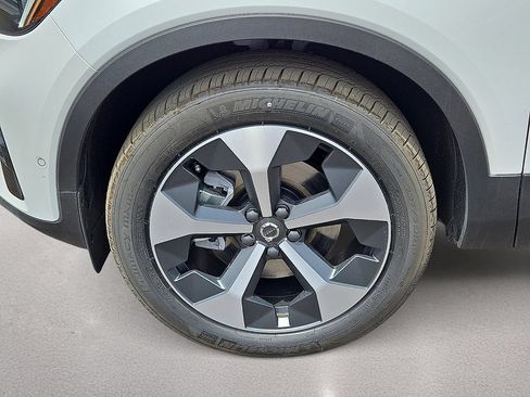 New 2026 Volvo XC40 B5 Plus w/ Protection Package Premier AWD/4WD image 10