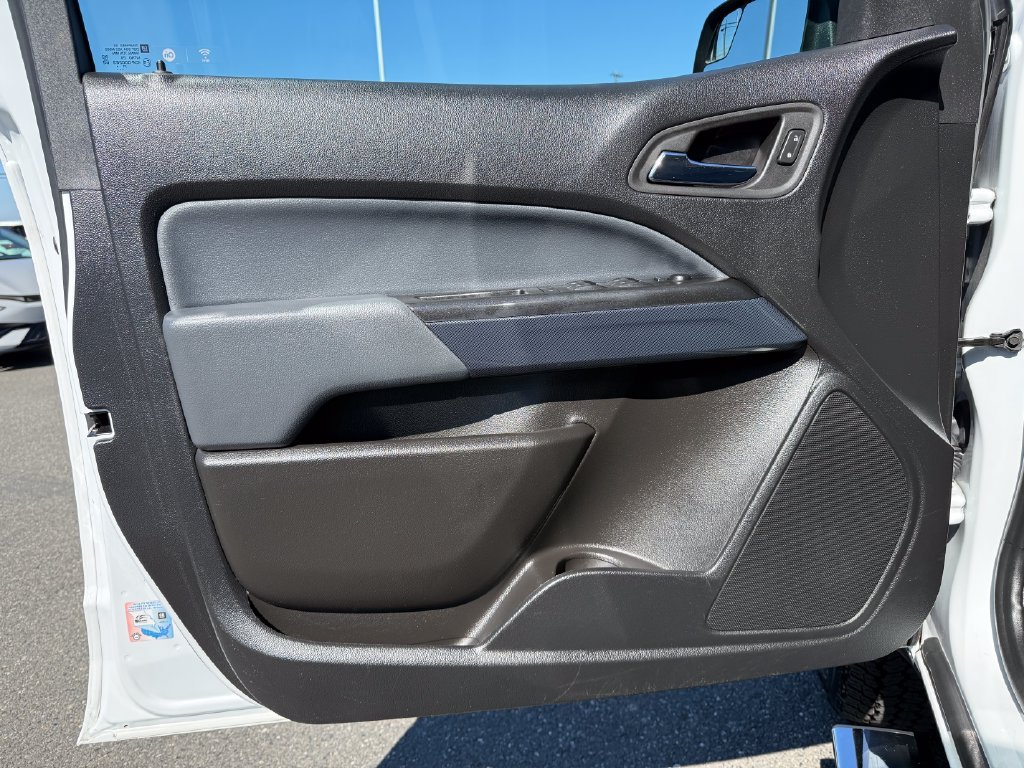 Used 2022 Chevrolet Colorado Z71 w/ Safety Package AWD/4WD image 18