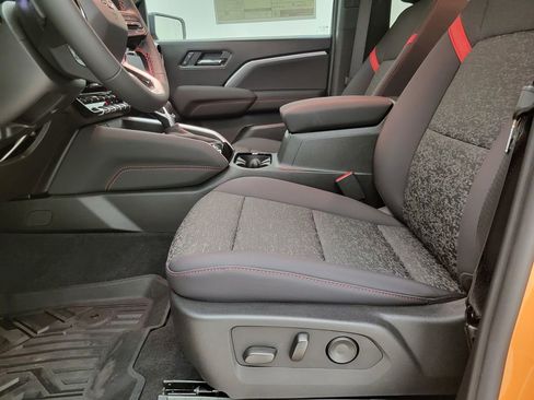 New 2025 Chevrolet Colorado Z71 image 2