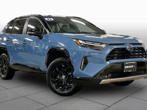 Used 2023 Toyota RAV4 XSE AWD/4WD image 3