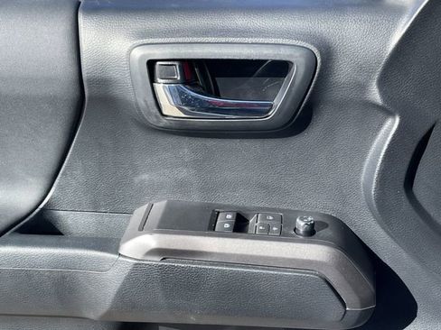 Used 2018 Toyota Tacoma TRD Sport image 23