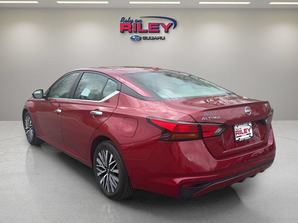 Used 2025 Nissan Altima 2.5 SV FWD image 9