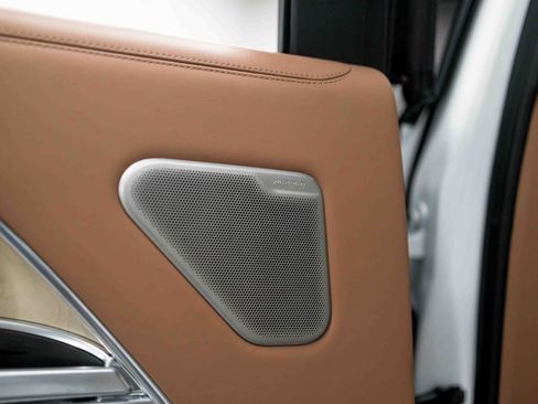 Used 2024 Land Rover Range Rover SV image 45