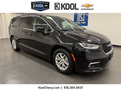 Used 2023 Chrysler Pacifica Touring-L
