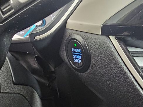 Used 2022 Ford Escape SE w/ SE Sport Appearance Package image 24