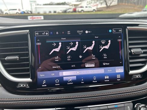 New 2026 Chrysler Pacifica Pinnacle w/ Trailer Tow Group FWD image 24